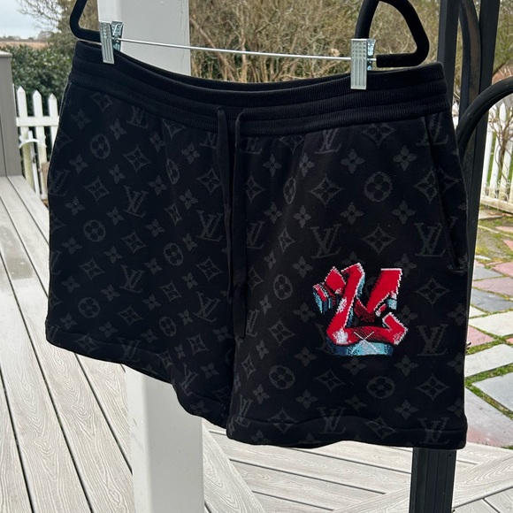 🦁 Louis Vuitton LV Monogram Graffiti Shorts - Picture 8 of 8
